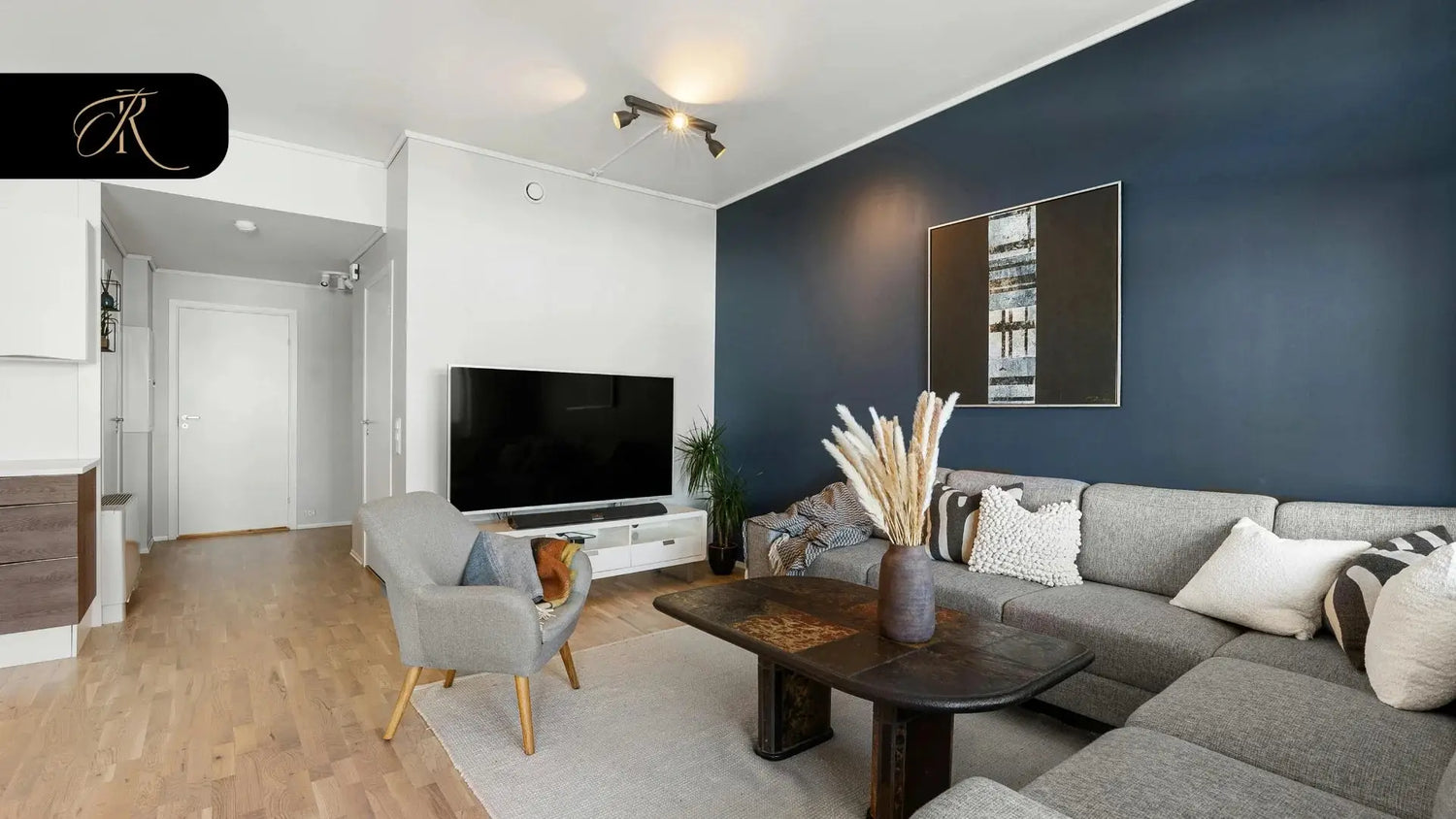 How to Choose the Perfect Accent Furniture for Your UK Home